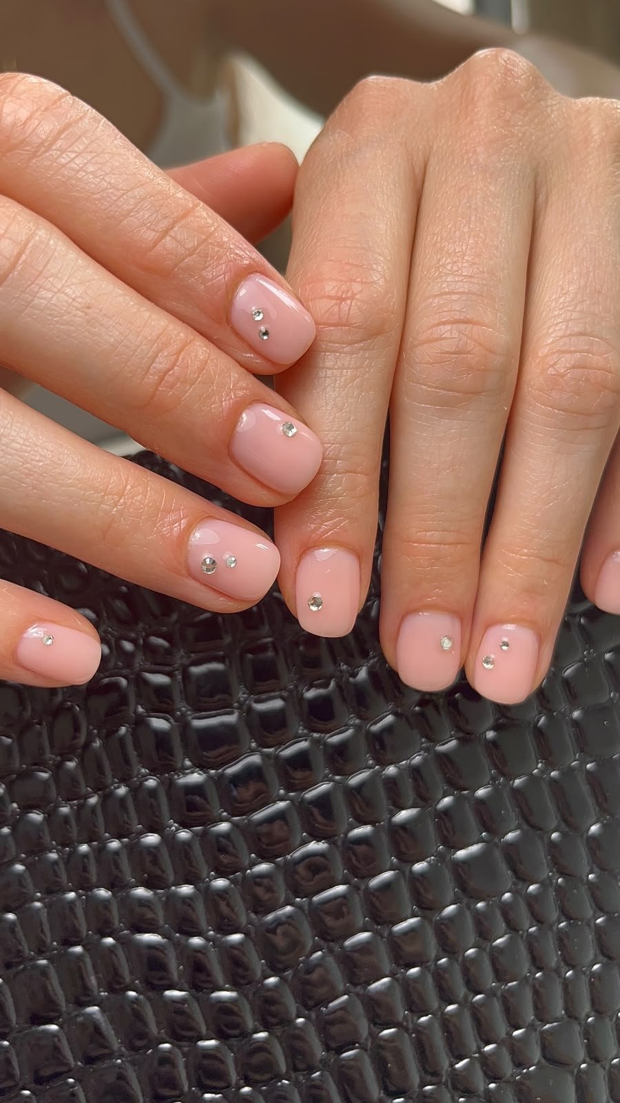 Grey horizontal manicure composition